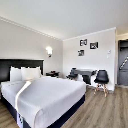 Motel Newstar Laval Bagian luar foto
