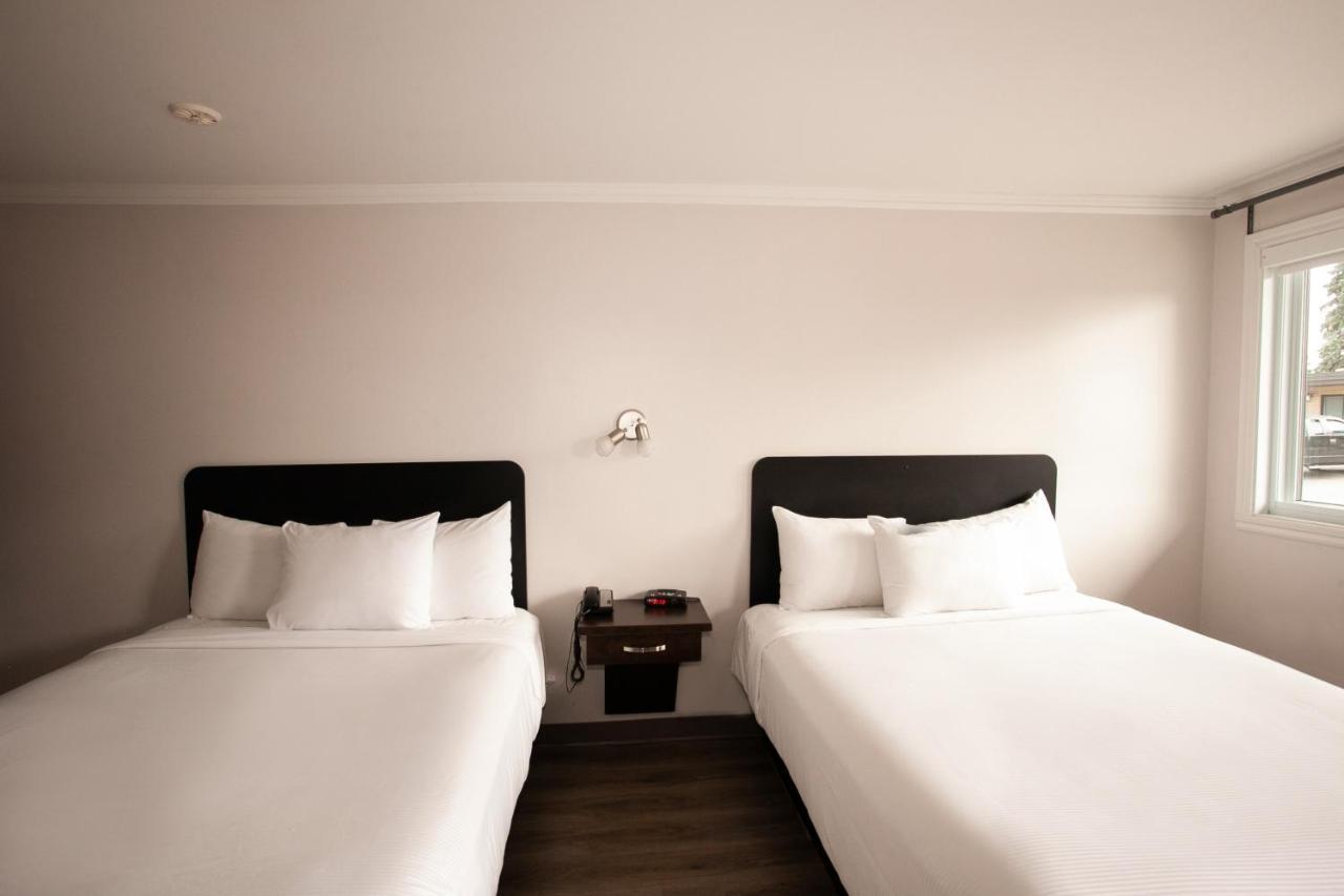 Motel Newstar Laval Bagian luar foto