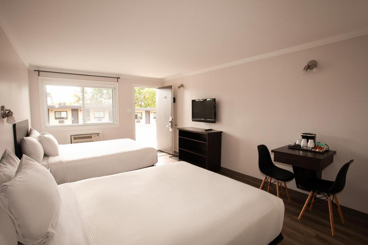 Motel Newstar Laval Bagian luar foto