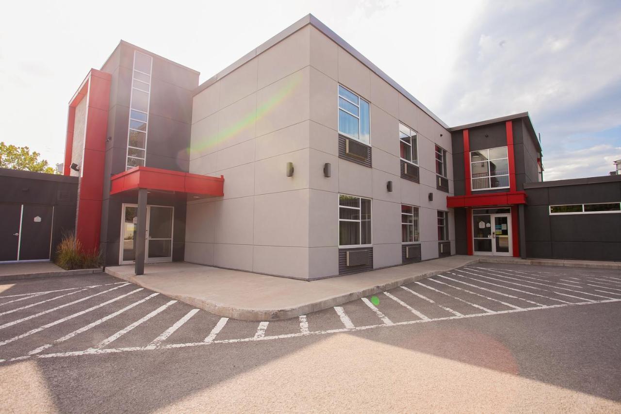 Motel Newstar Laval Bagian luar foto