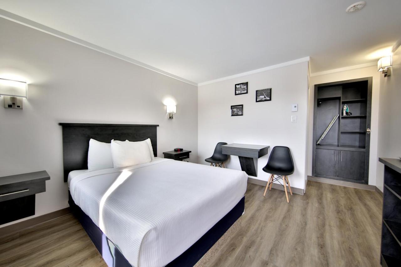 Motel Newstar Laval Bagian luar foto