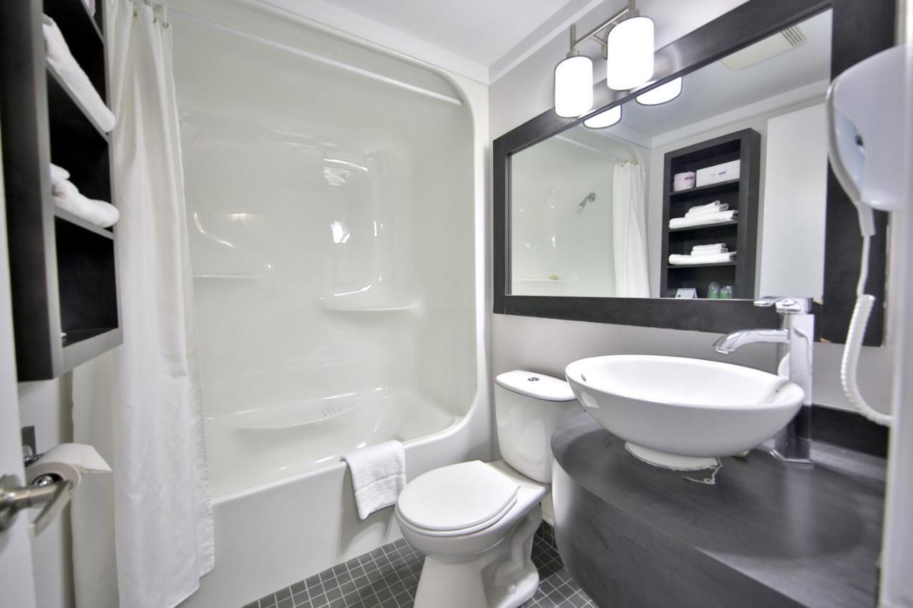 Motel Newstar Laval Bagian luar foto